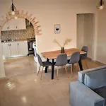Christina\'S Apartment